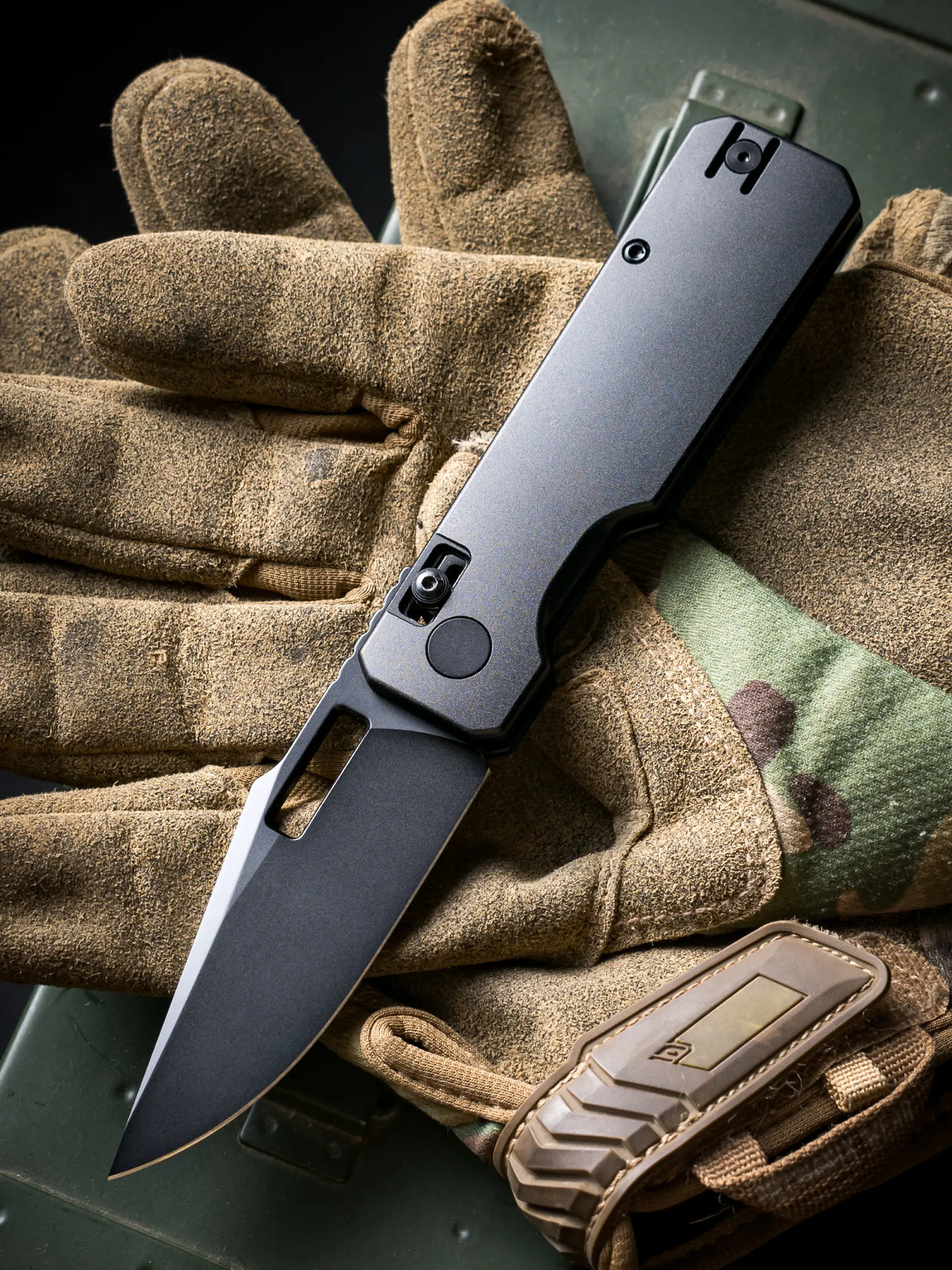 Aura Drop Point | Black Aluminium + Black PVD 14C28N