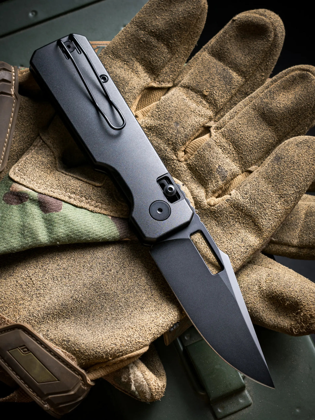Aura Drop Point | Black Aluminium + Black PVD 14C28N