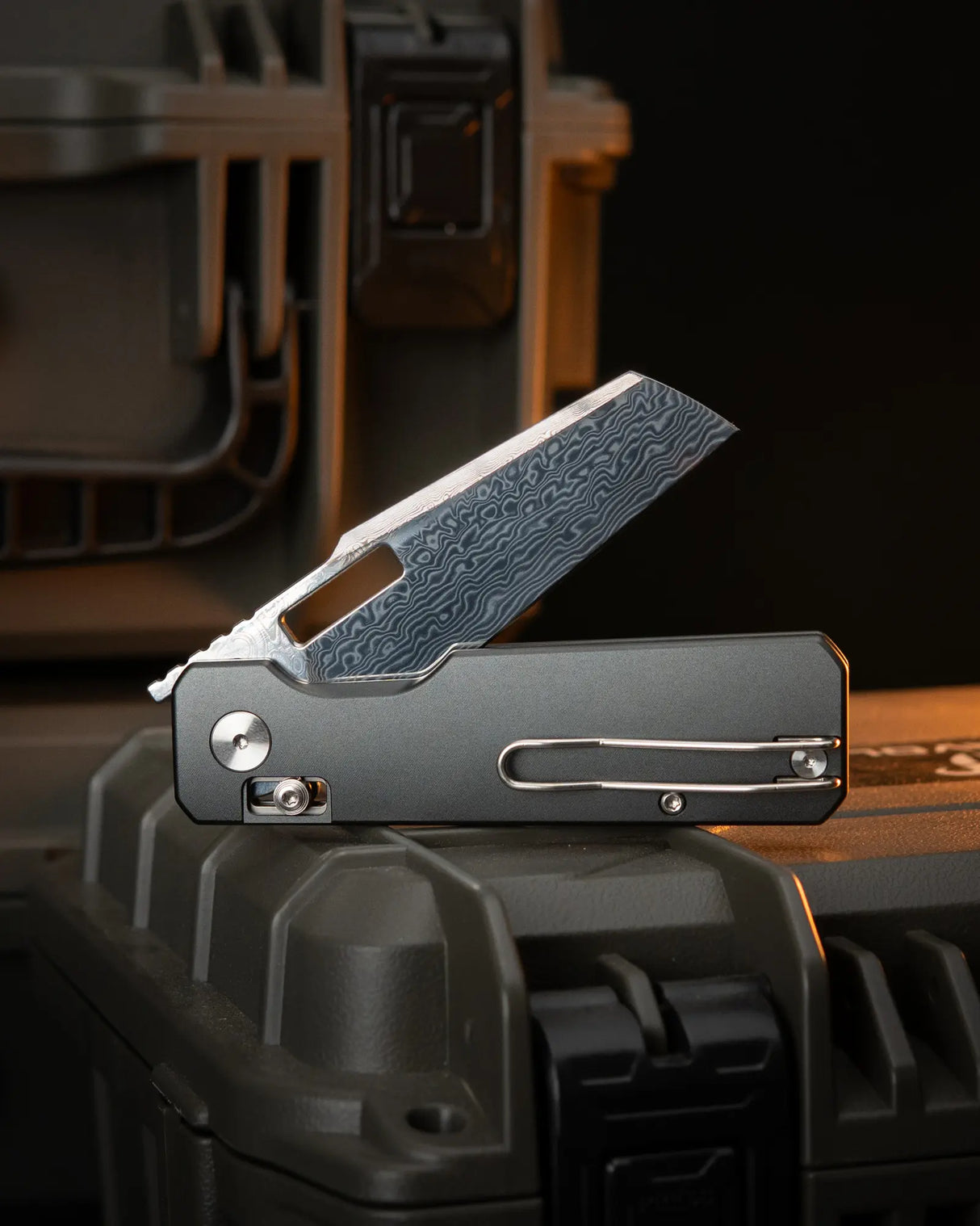 Aura Talon | Grey Aluminium + Dama