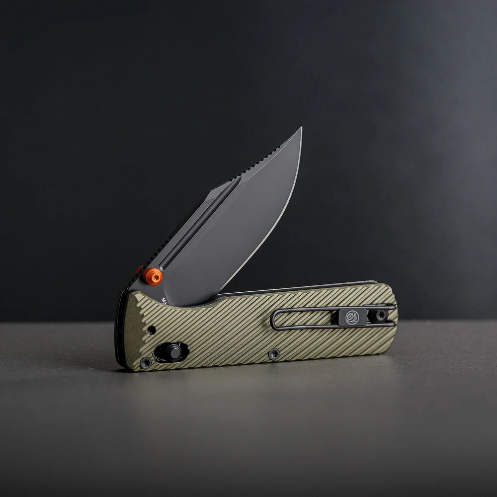 Vombat | Olive Green Aluminium + M390 Clip Point - A4102