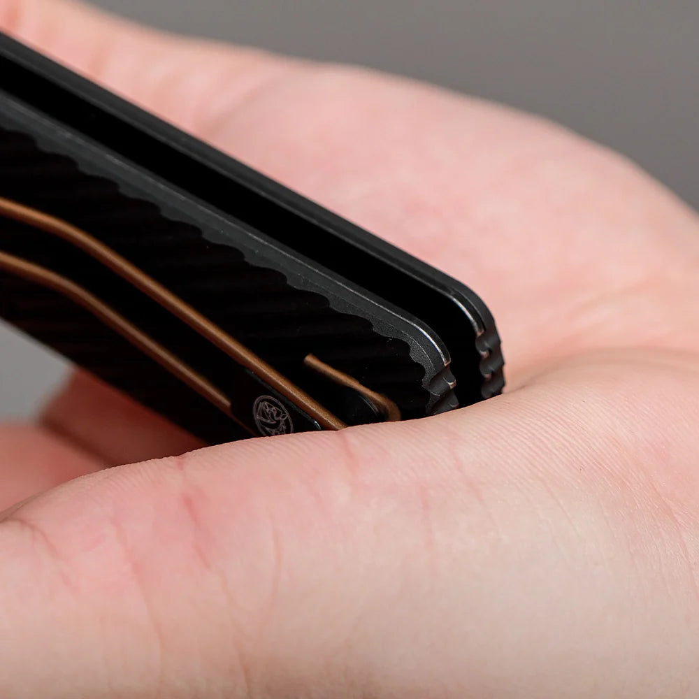 Vombat | Black Aluminium + Copper Dune M390 Clip Point - A4106