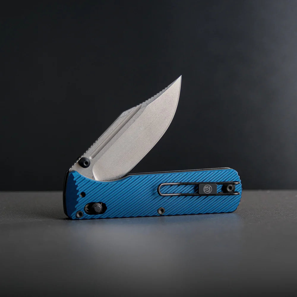 Vombat | Blue Aluminium + M390 Clip Point- A4108