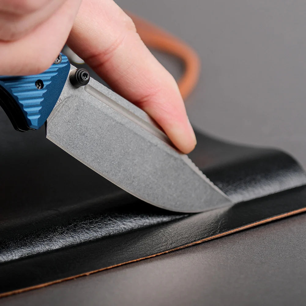 Vombat | Blue Aluminium + M390 Clip Point- A4108