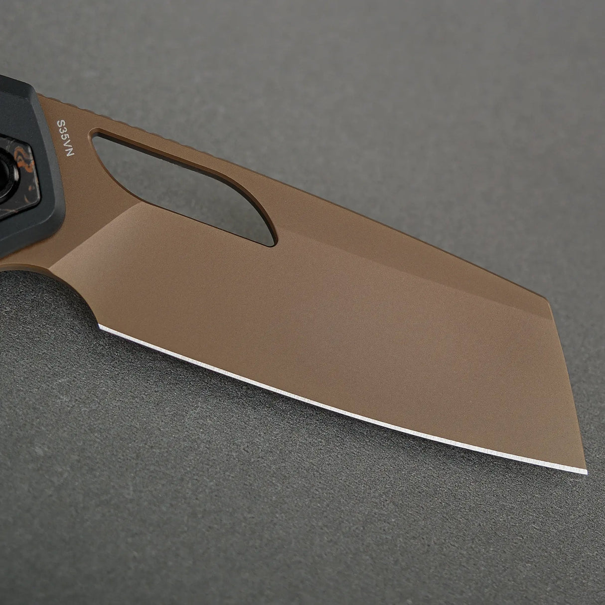 Kroc | Black Aluminium Copper Dune + Topo G10 - A1802