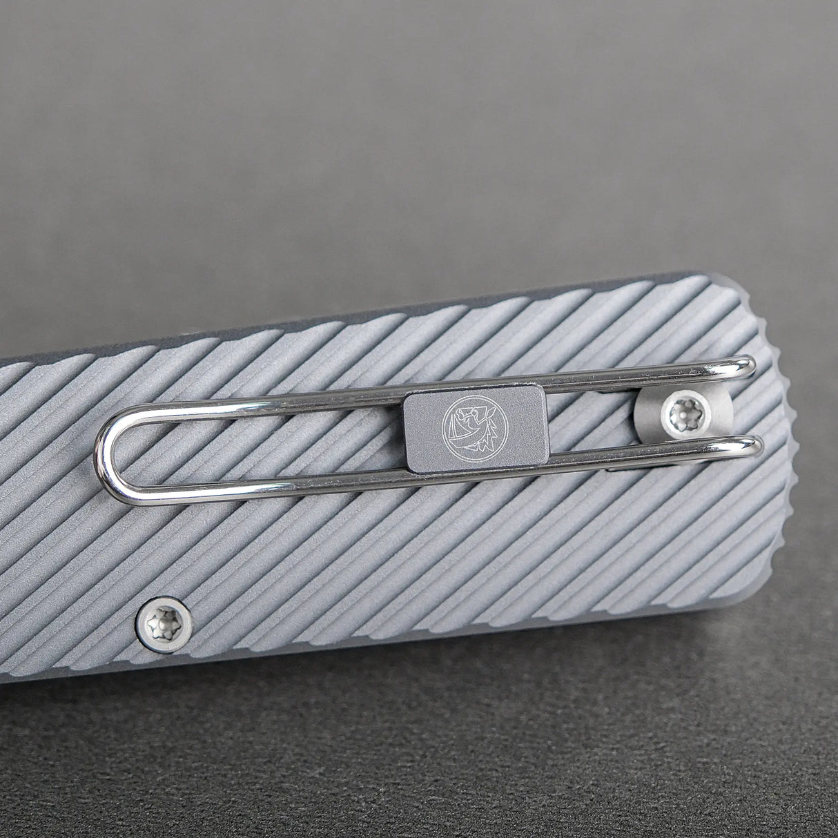 Vombat | Grey Aluminium + M390 Clip Point- A4101