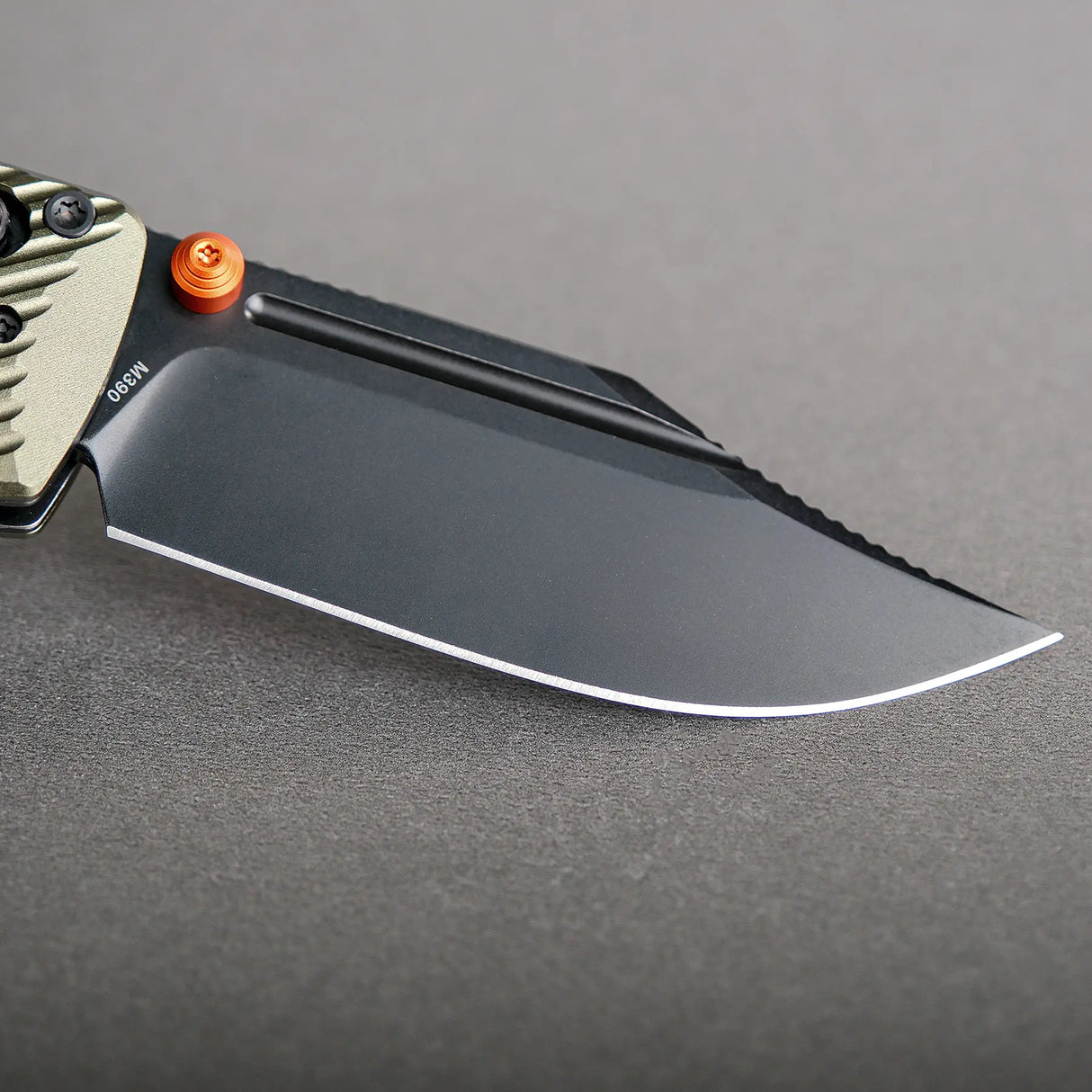 Vombat | Olive Green Aluminium + M390 Clip Point - A4102