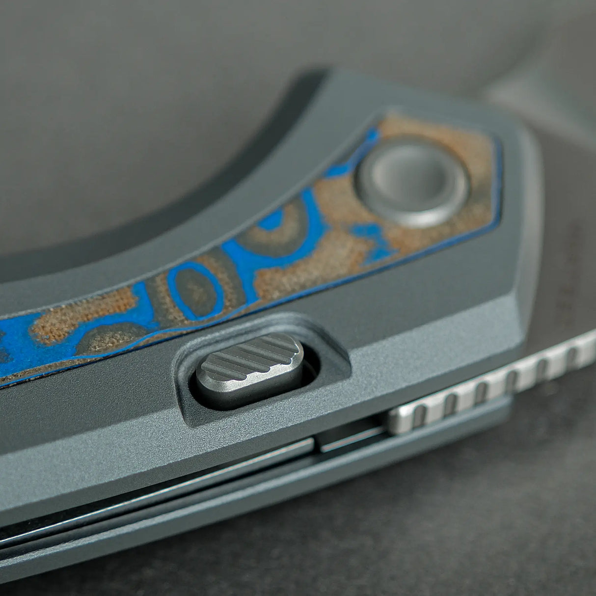 Kroc | Grey Aluminium + Ocean Micarta - A1801