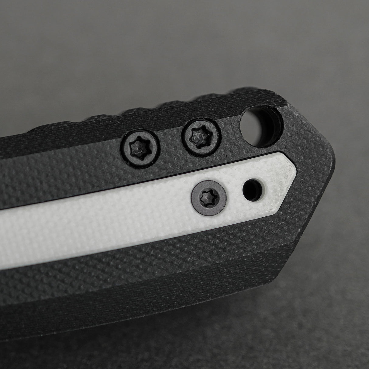 Kroc G10 | Black & White + 14C28N - A1806