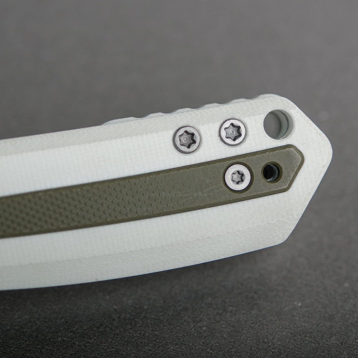 Kroc G10 | White & Green + 14C28N - A1808