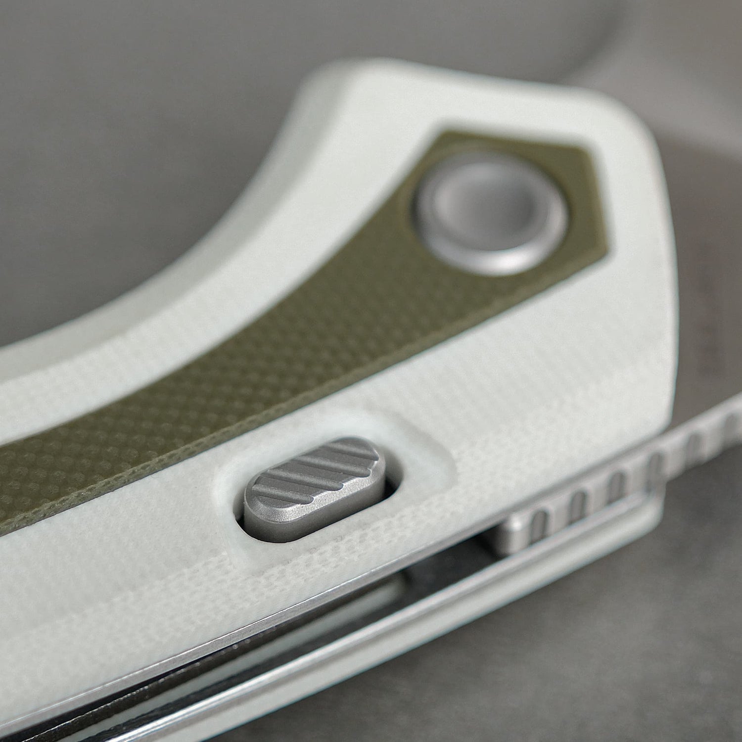 Kroc G10 | White & Green + 14C28N - A1808