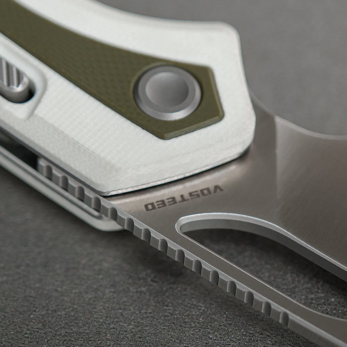 Kroc G10 | White & Green + 14C28N - A1808