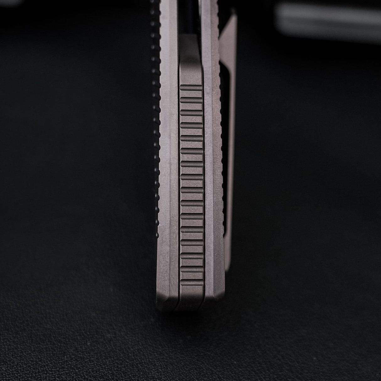 Nip-L | Dark Red/Purple Ti + Blackwashed Elmax - A4204