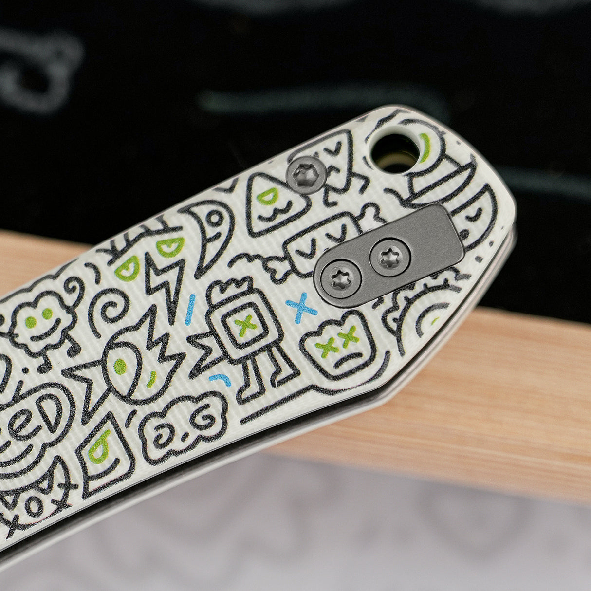 Raccoon 2.0 - Top Liner Lock | Doodle Monster™ White G10 + Satin 14C28N - A2933