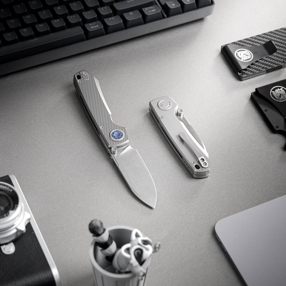 Raccoon V | Dim Grey Titanium + Stonewash Blade