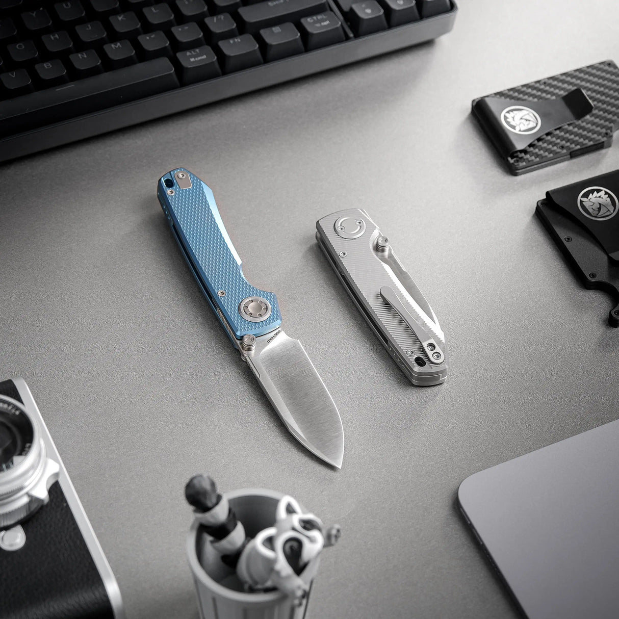 Raccoon V | Blue Titanium + Satin Blade