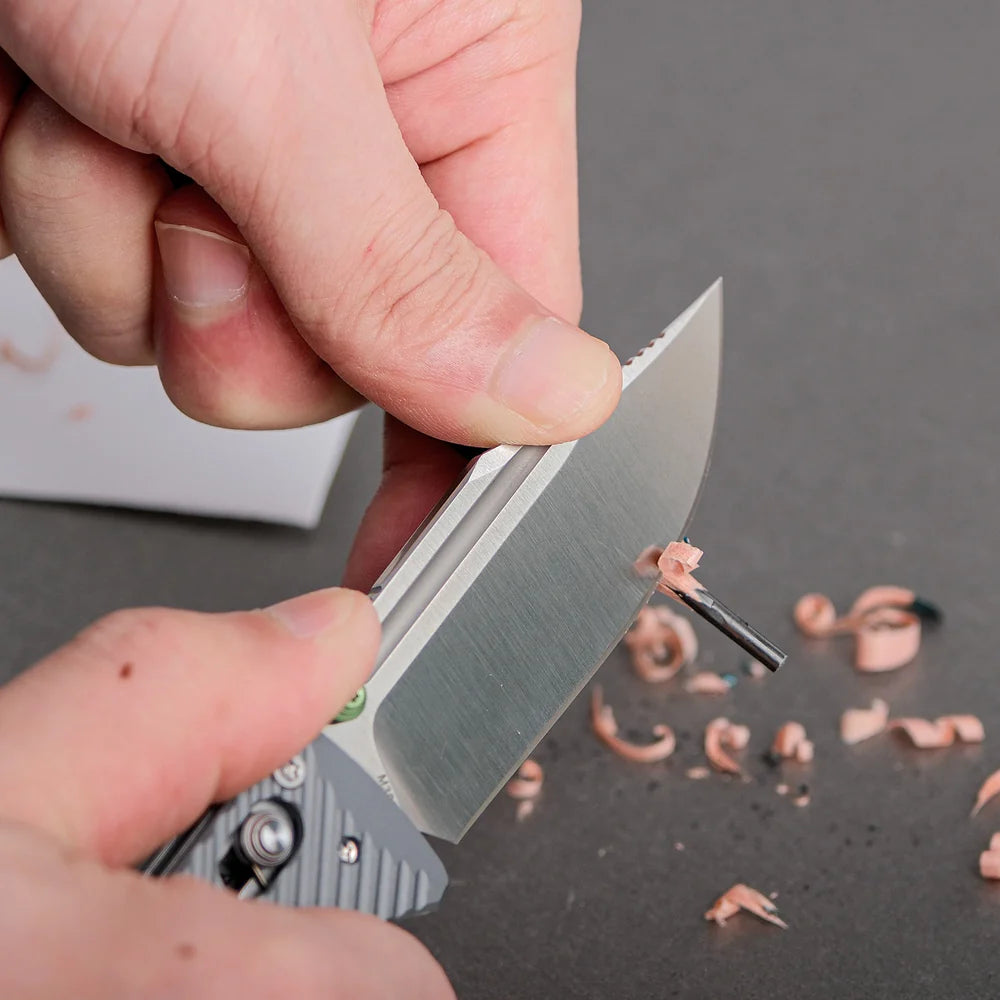 Vombat | Grey Aluminium + M390 Clip Point- A4101