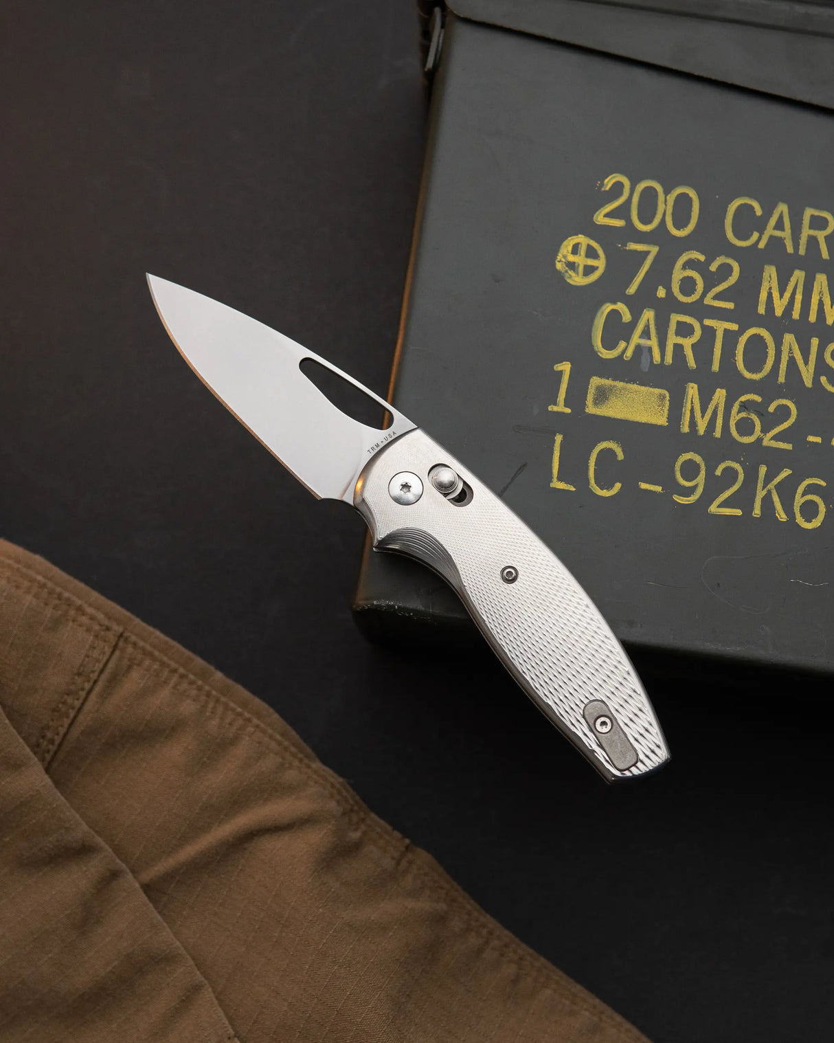 Bulldog™ REV B | Lizard Skin Ti + Magnacut