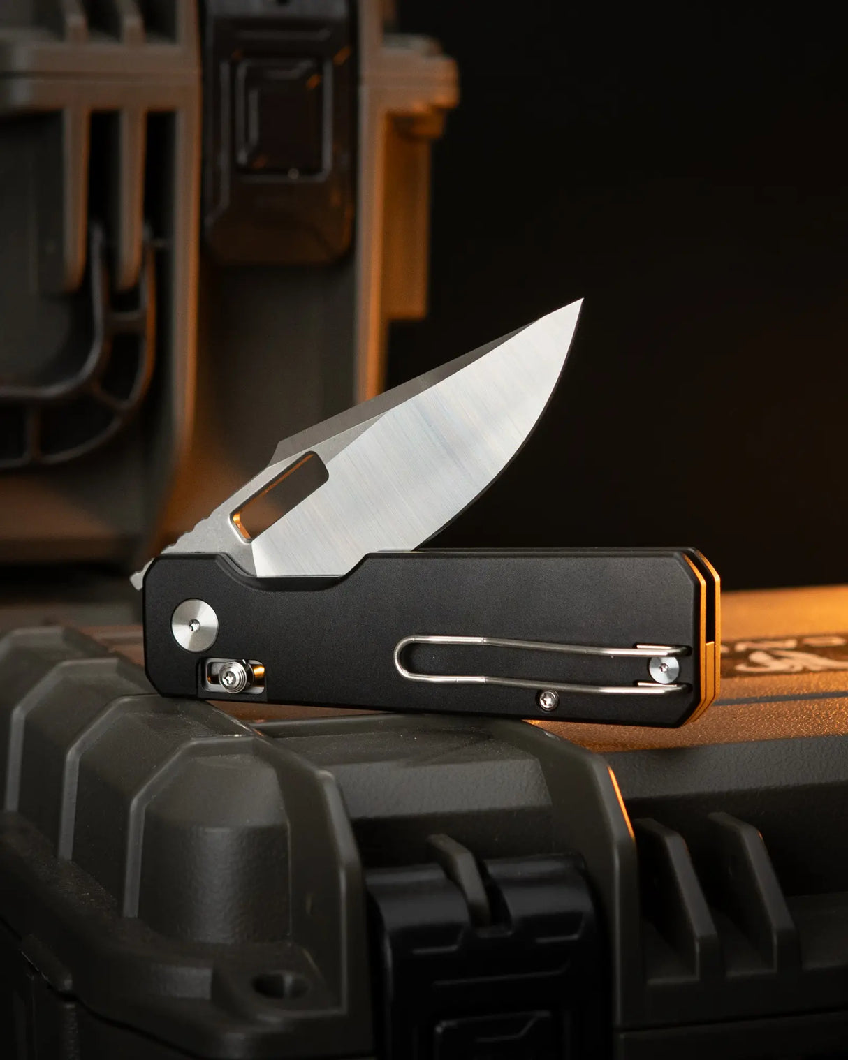 Aura Drop Point | Black Aluminium + Machine Satin 14C28N
