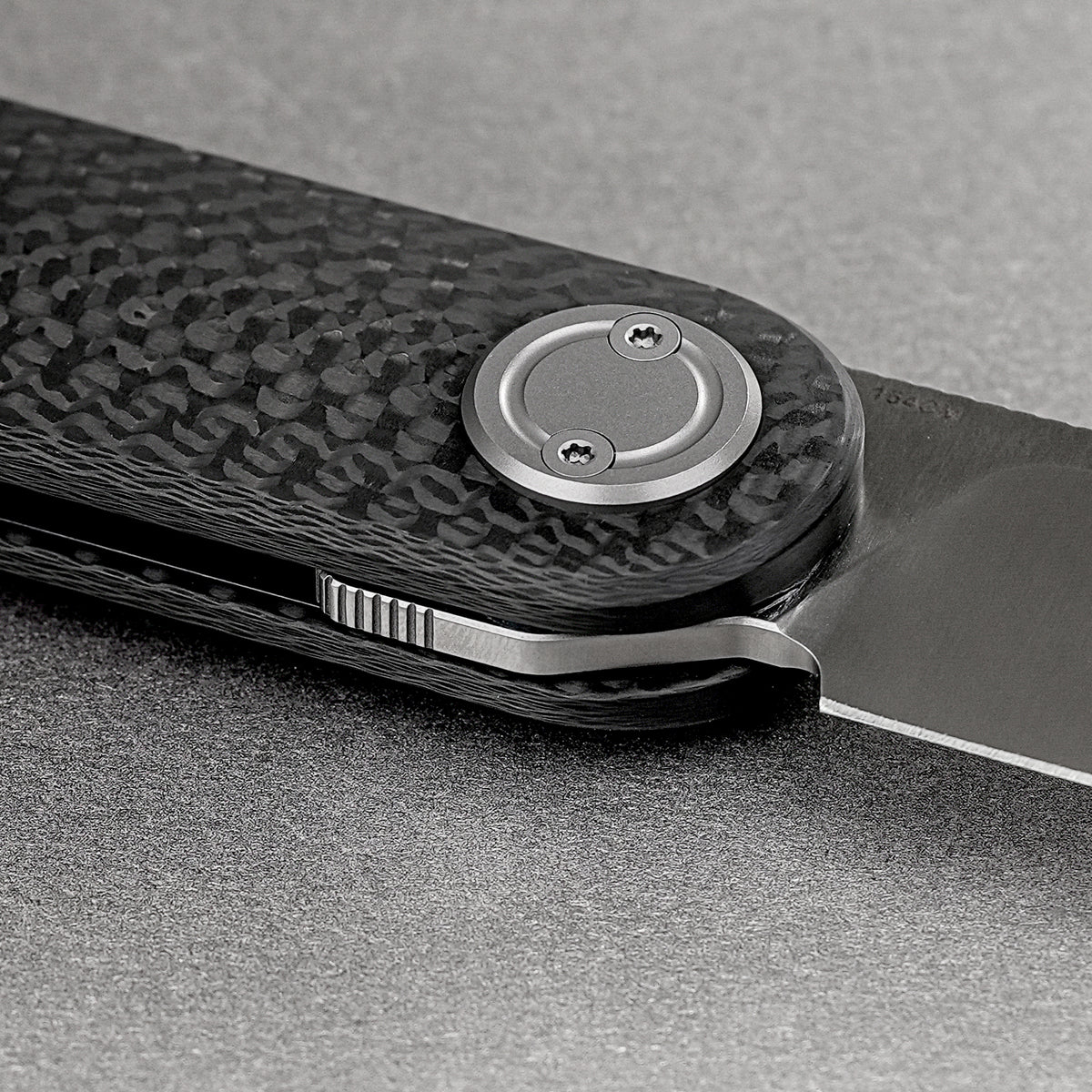 Corgi® V V | Carbon Fibre + Satin 154CM - A5104