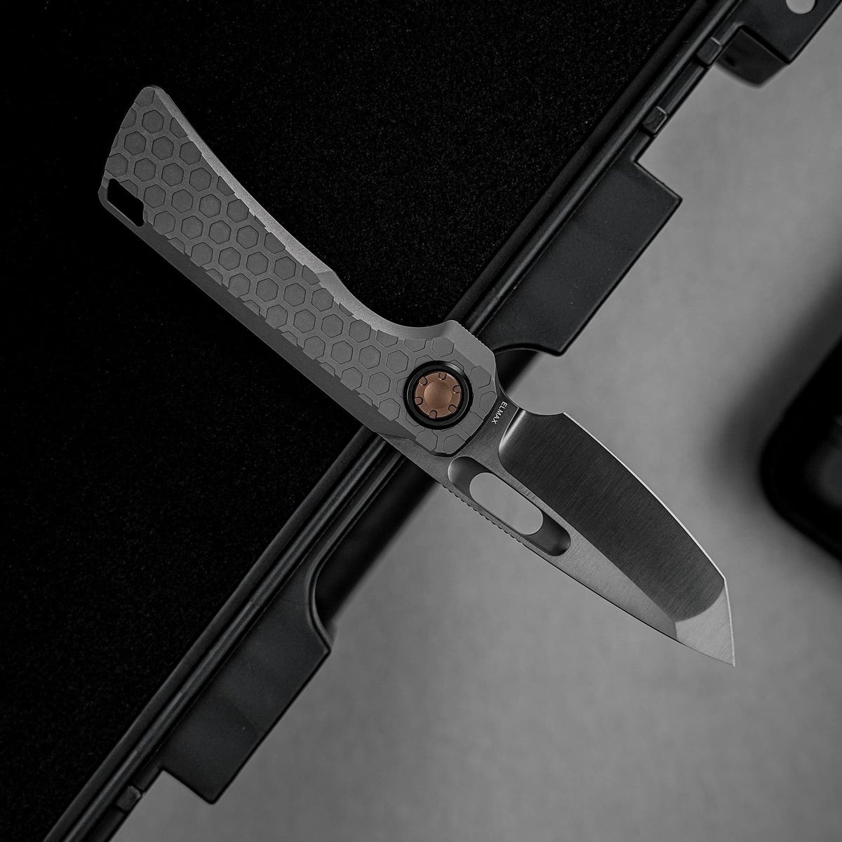 Nymble | Dim Grey Ti + Obsidian DLC Elmax - A4705
