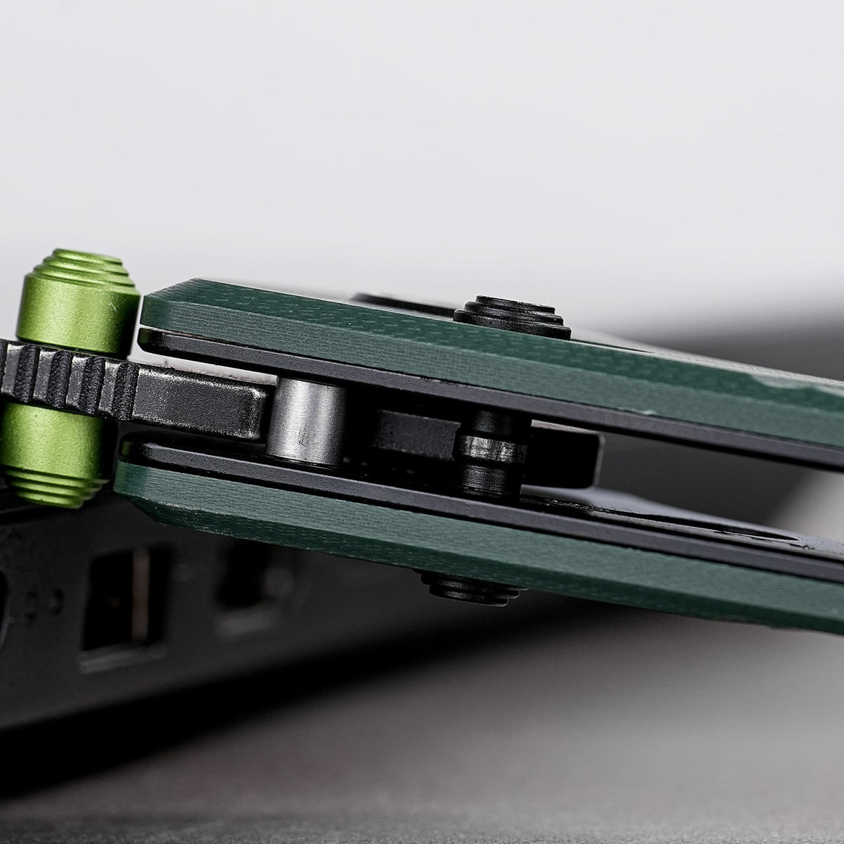 Raccoon Crossbar 2.0 ModSwap™ | Green G10 + Blackwash Nitro-V - A4902