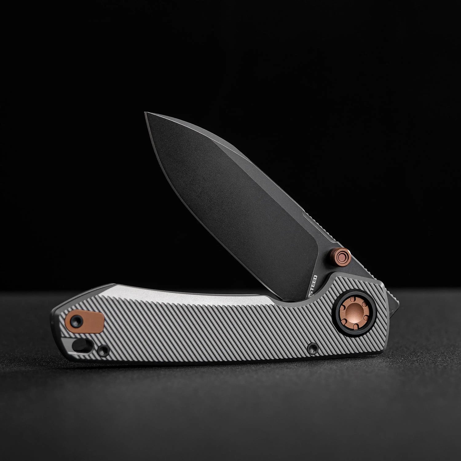 Raccoon V | Grey Titanium + Blackwashed Blade