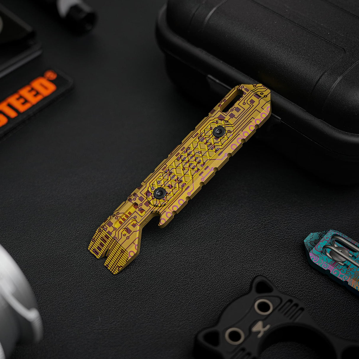 Shark Bomb Prybar 2.0 | Golden Circuit Ti - X0173