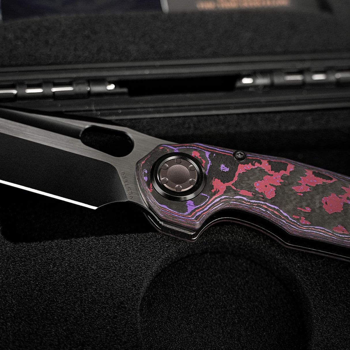 Thunderbird V | FatCarbon Purple Haze + Ti PVD Belt Satin M390 - A0319